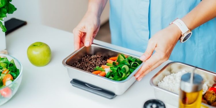 To Track Food or Not to Track Food?