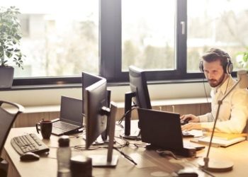 5 Easy Exercises to Fight Leg Fatigue at Work