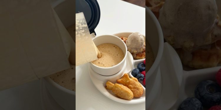 Make breakfast with me #asmr #asmrfood #food #foodie #breakfast #satisfying #lifestyle #icecream