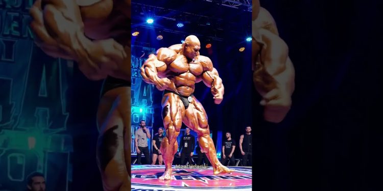 7'5, 600 pound bodybuilder