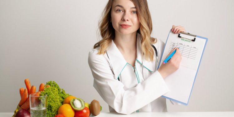 What’s the Difference Between a Dietitian and Nutritionist? – IronMag Bodybuilding & Fitness Blog
