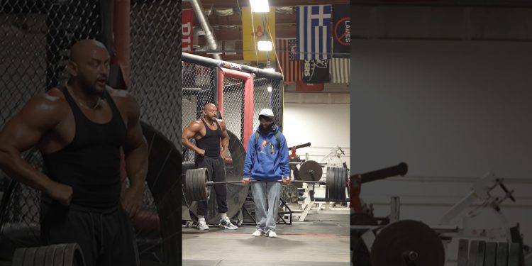 ELITE Powerlifter ANATOLY Use FAKE WEIGHTS in GYM PRANK #anatoly #fitness #gym