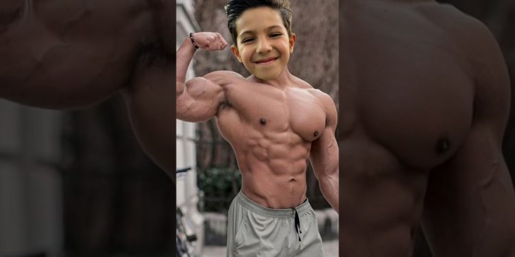 The boy worked out to become muscular 😂♥️👻 #shorst