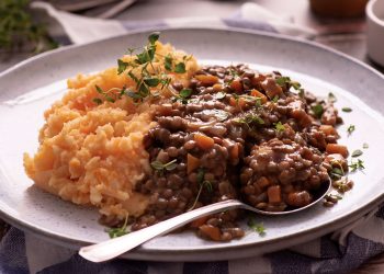 Vegan Creamy Lentils with Mashed Potatoes