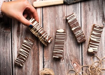 Healthy Vegan Millionaire’s Shortbread with Date Caramel