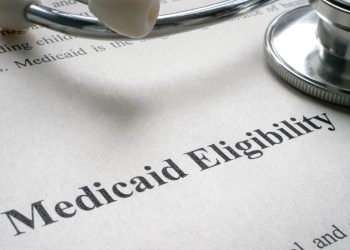 La búsqueda de Trump de inscritos indocumentados en Medicaid arroja muy pocos infractores